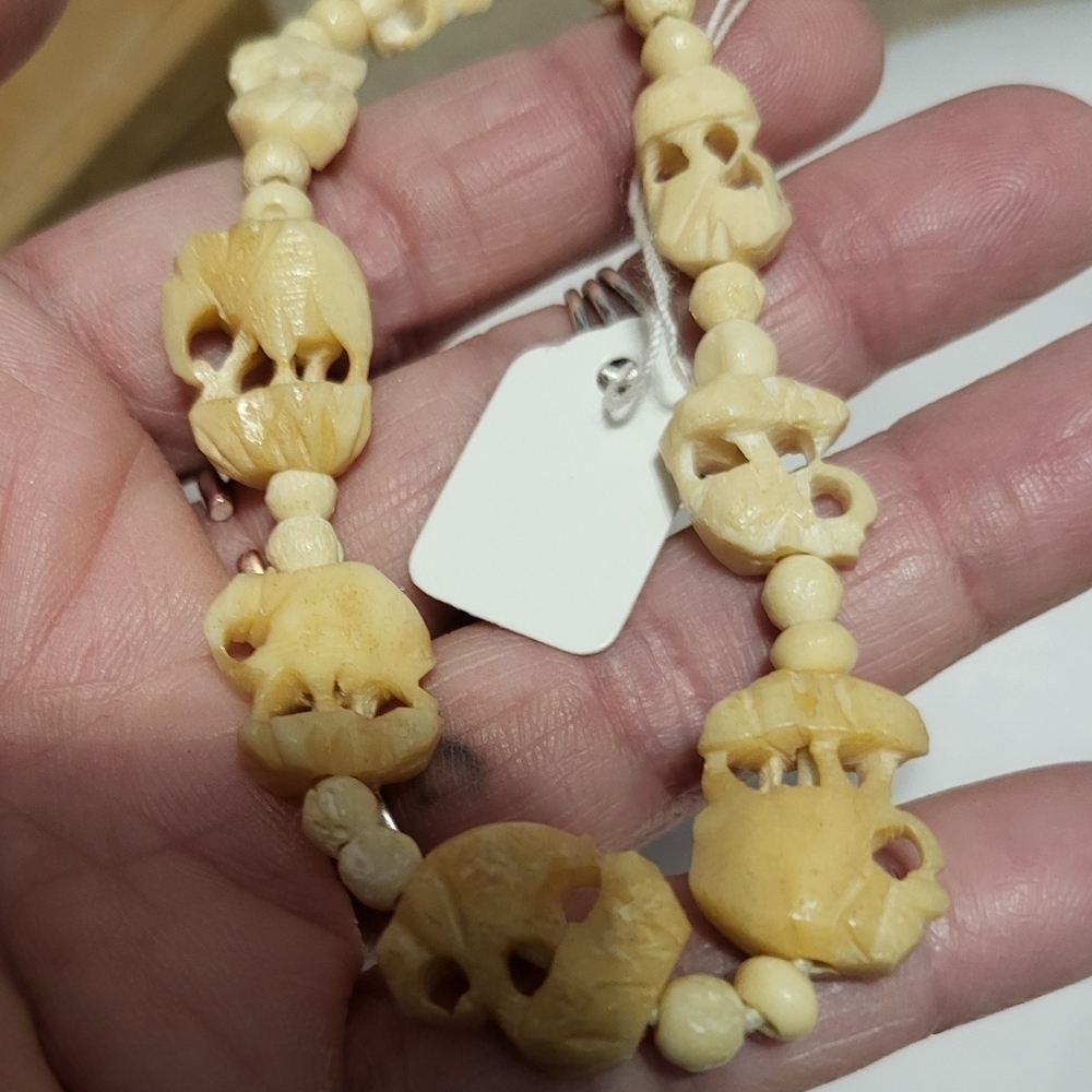 Vintage 1960s Hand Carved Bone - Elephant Stretchy Bracelet - Picture 3 of 4